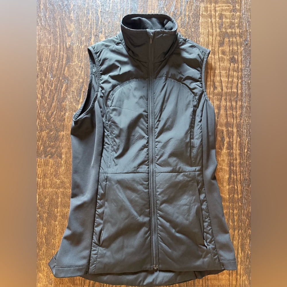 Lululemon Run for Cold Black Vest size 8